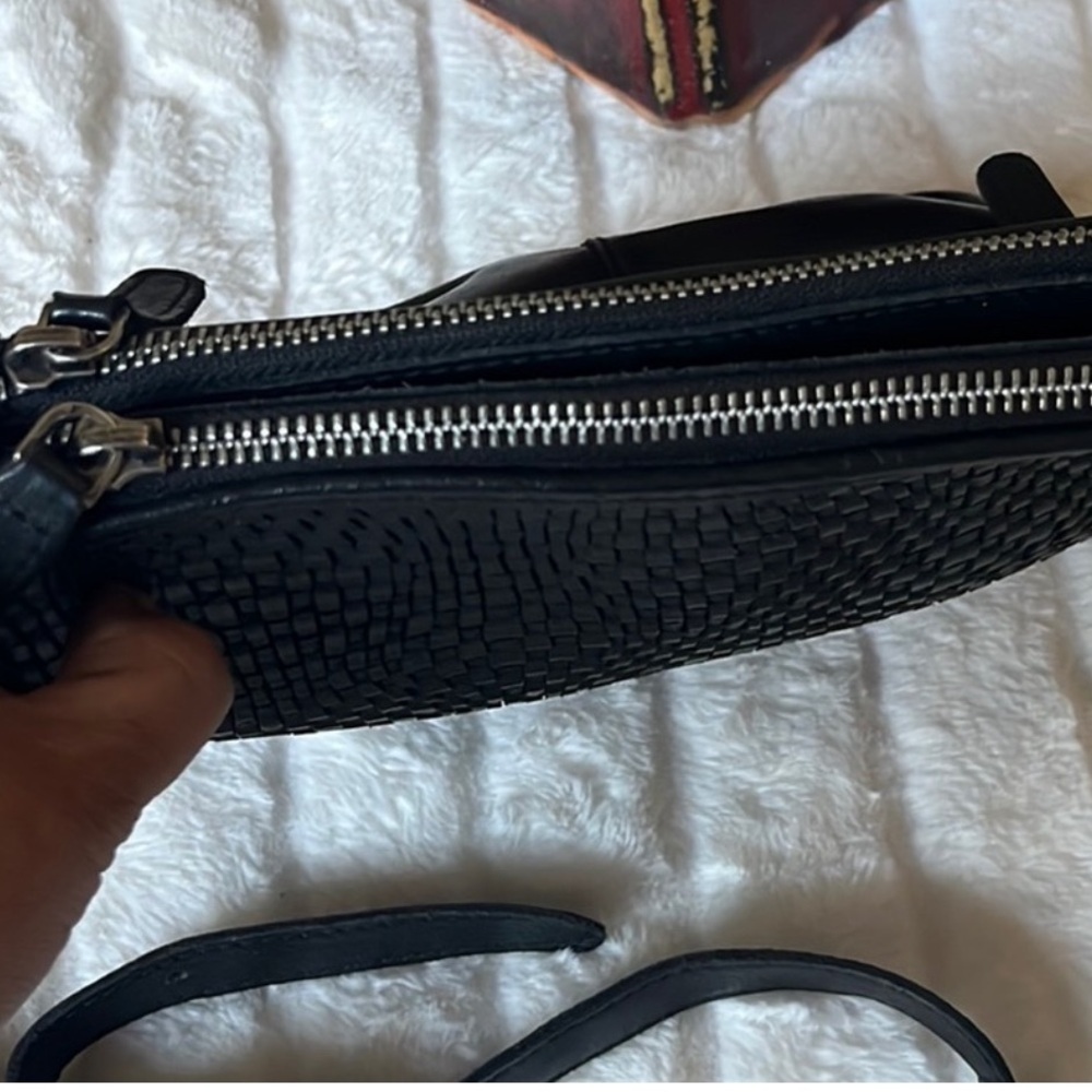 Vilenca Holland Elegant Black Woven Leather Crossbody Bag - Picture 5 of 8